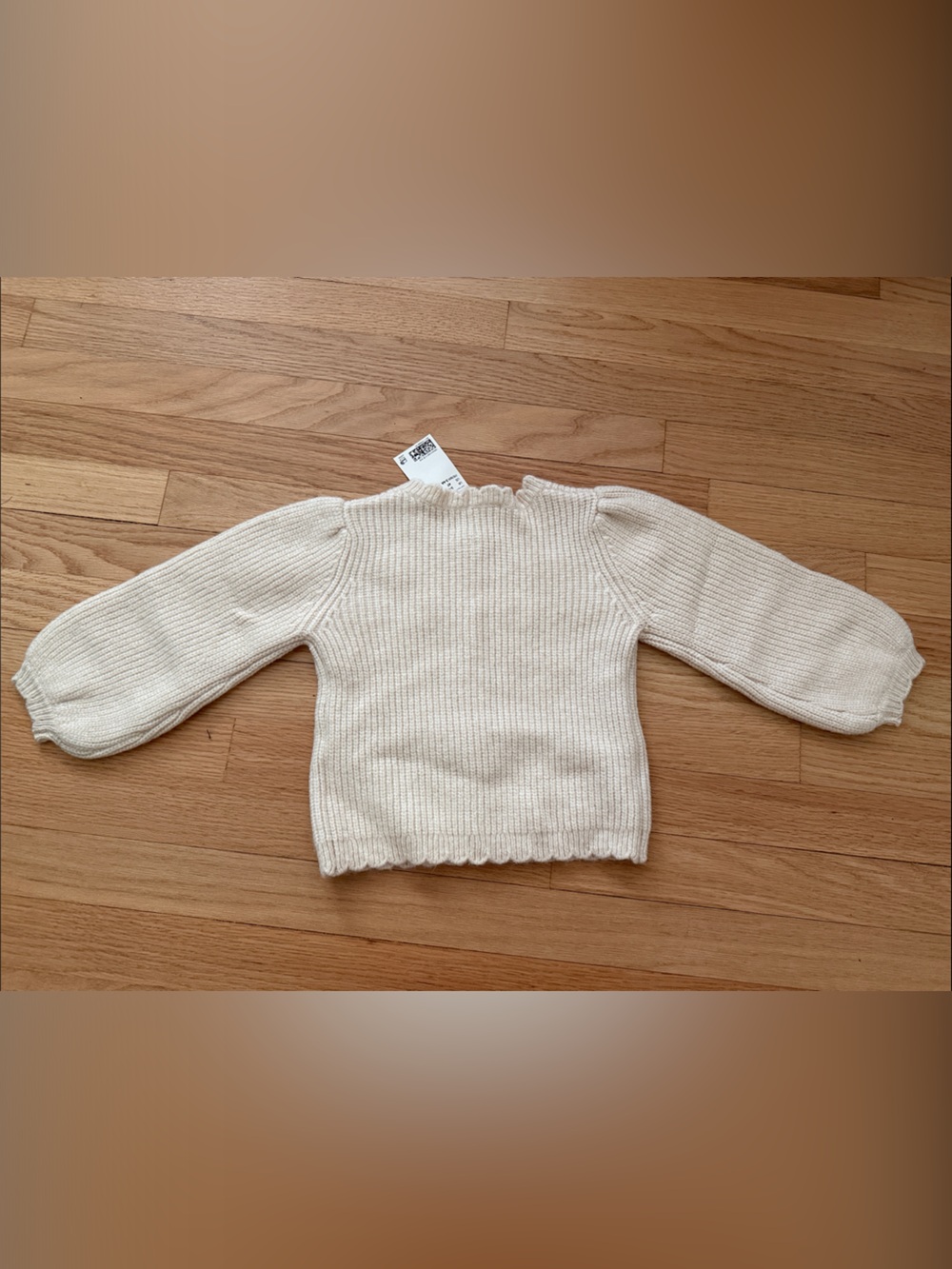 H&M wool blend Cream Knit Button-Front Sweater with Floral Appliqué - Picture 4 of 4